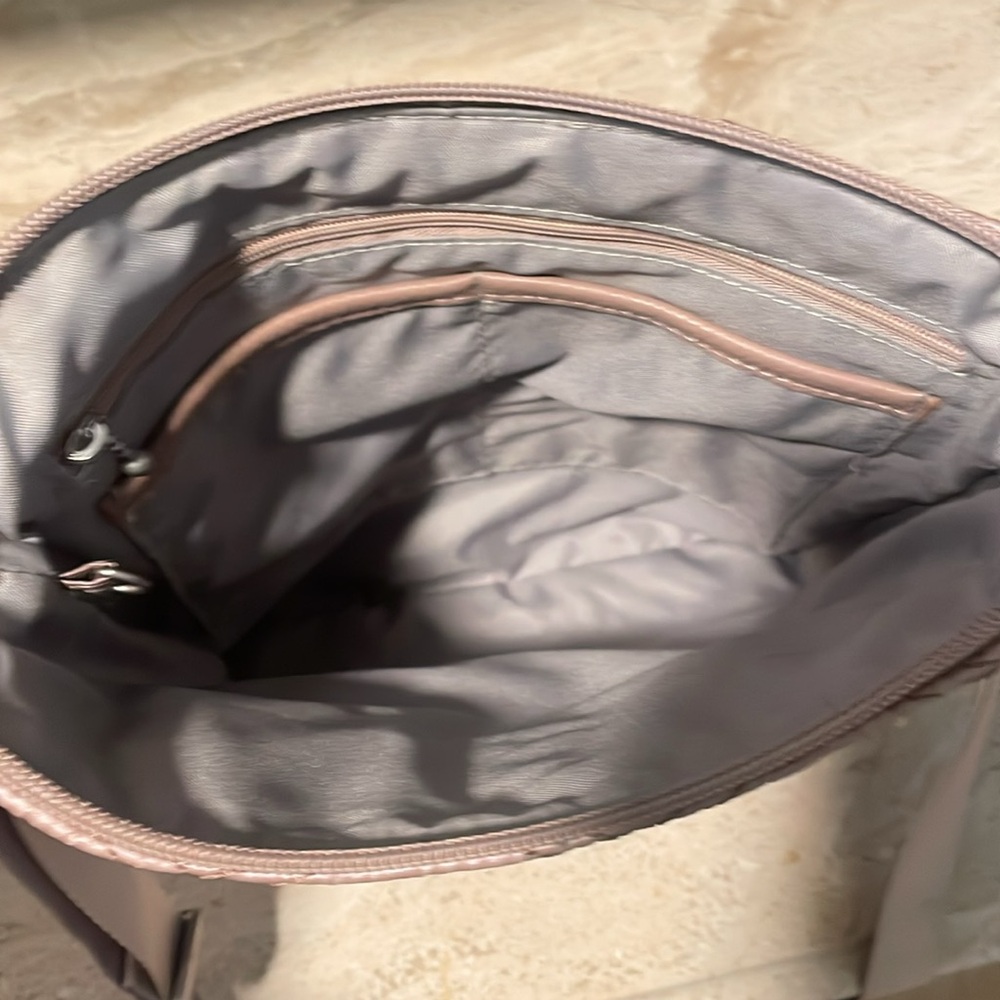 Baggallini Rose Metallic Quilt Crossbody - Picture 4 of 8